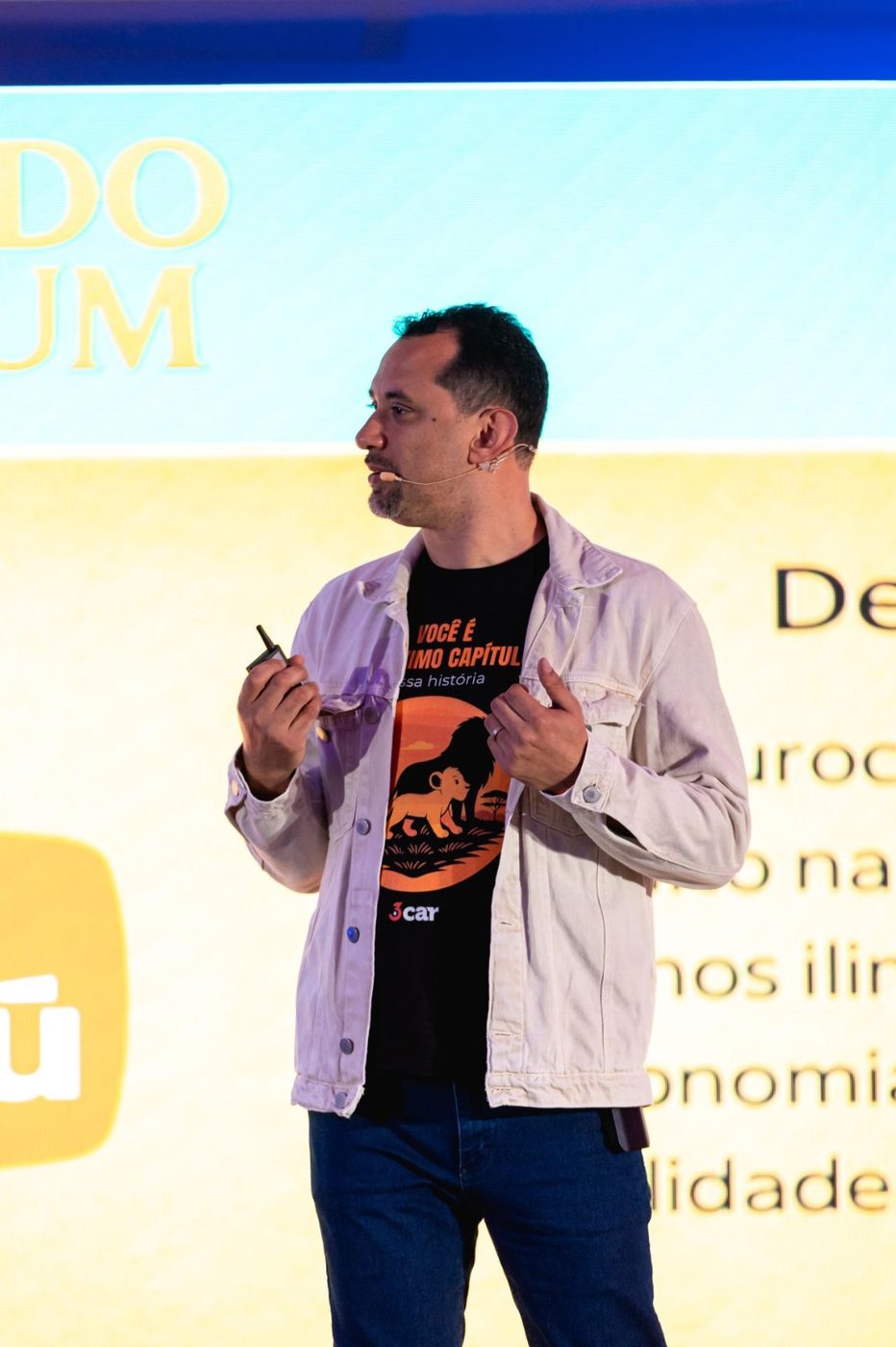 Pablo Moreno com a camiseta 'Você é o último capítulo dessa história'